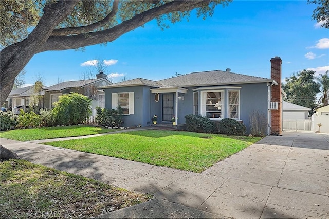 view of front of home featuring a front yard and a garage