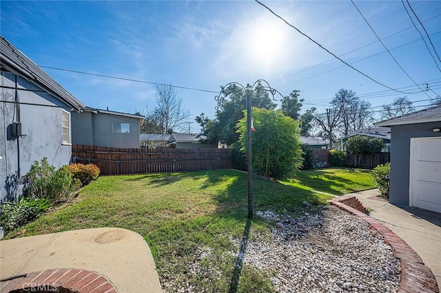 view of yard with a patio area