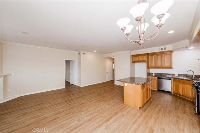 kitchen featuring sink, stainless steel appliances, light hardwood / wood-style floors, a kitchen island, and a chandelier