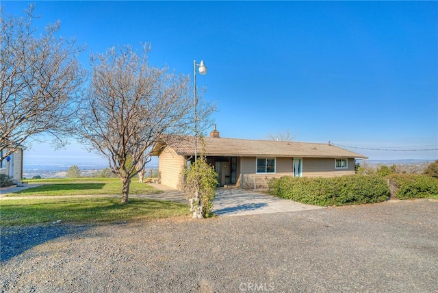 single story home with a front yard