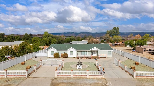 view of front of property