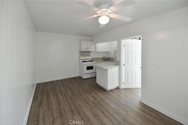 kitchen with sink, dark hardwood / wood-style flooring, ceiling fan, white cabinetry, and white range with gas cooktop