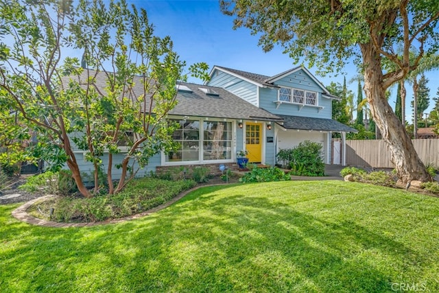 view of front facade featuring a front yard