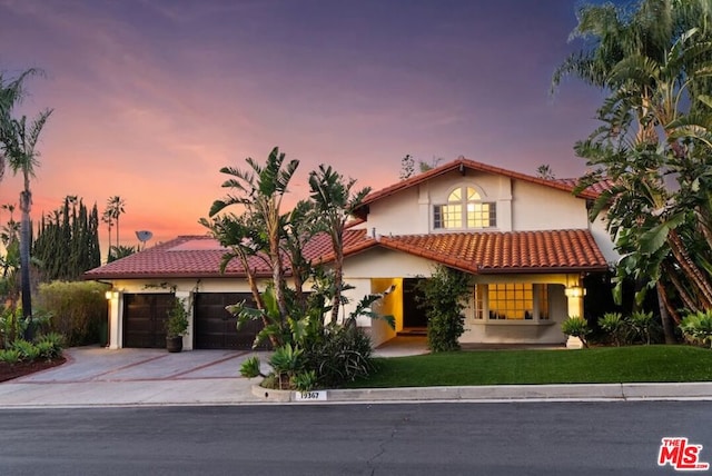 view of front of house featuring a garage