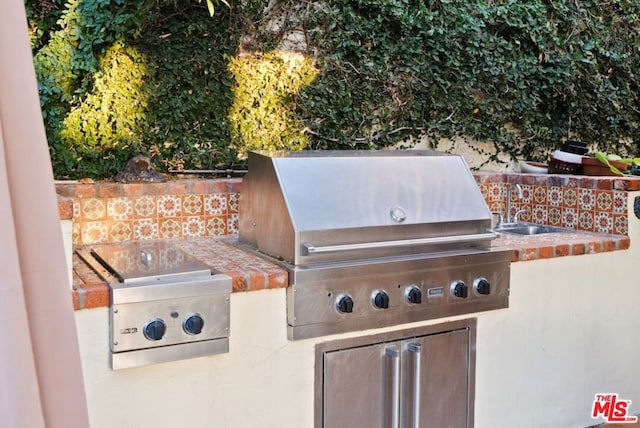 view of patio / terrace with grilling area and exterior kitchen