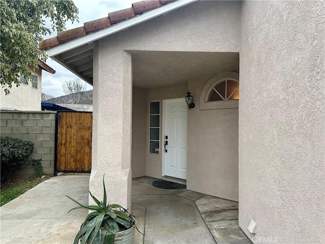 property entrance featuring a patio