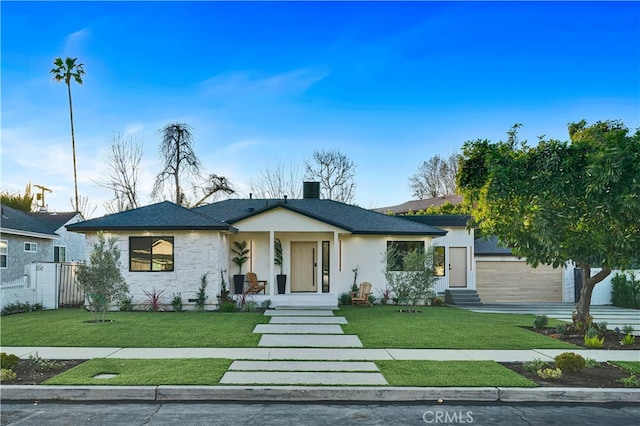 view of front of home featuring a front lawn