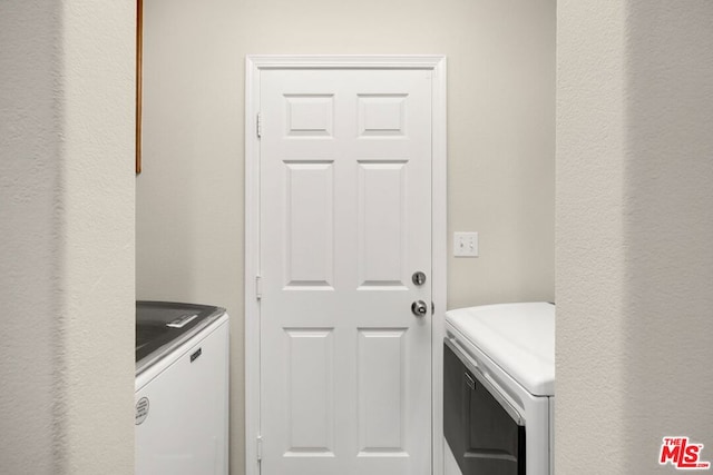 laundry area featuring washer and clothes dryer