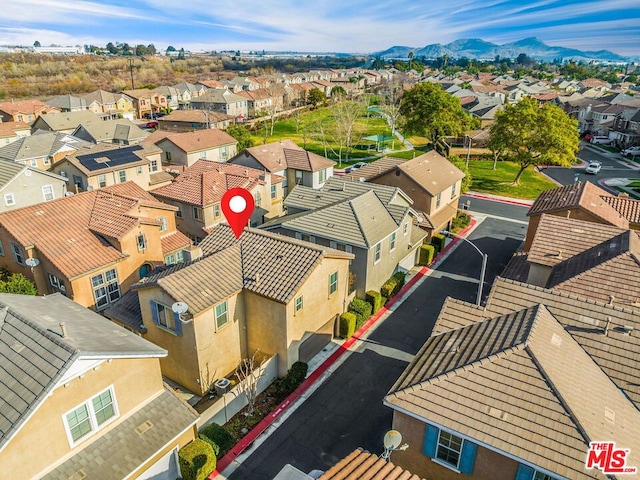 birds eye view of property featuring a mountain view