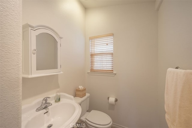 bathroom featuring toilet and sink