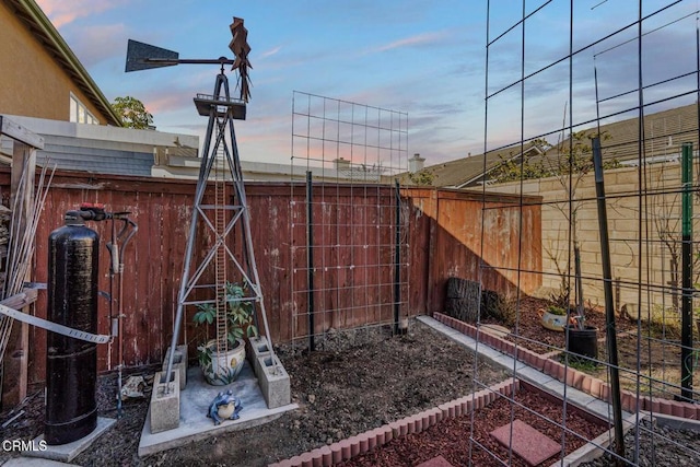 view of yard at dusk