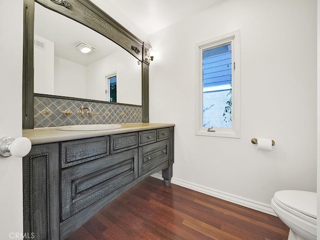 931 Gardenia Way, Corona Del Mar, CA 92625 - bathroom featuring decorative backsplash, baseboards, wood finished floors, and toilet