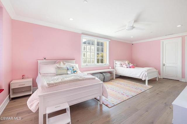 bedroom with ceiling fan, ornamental molding, and light hardwood / wood-style flooring