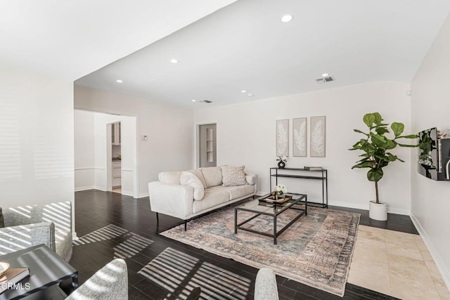 living room featuring baseboards, recessed lighting, visible vents, and wood finished floors