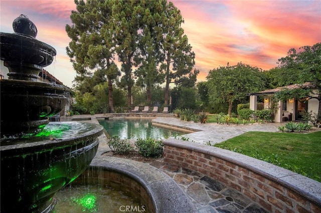 31872 Paseo Cielo, San Juan Capistrano, CA 92675 - swimming pool with a lawn and a patio
