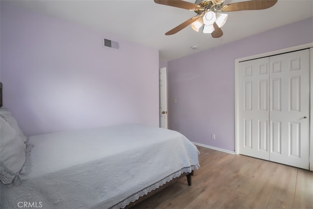 bedroom featuring light hardwood / wood-style flooring, a closet, and ceiling fan