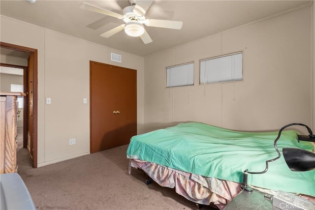 bedroom featuring carpet flooring, ceiling fan, and a closet