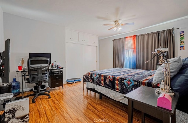 bedroom featuring ceiling fan, a closet, and hardwood / wood-style floors