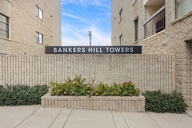 view of community / neighborhood sign