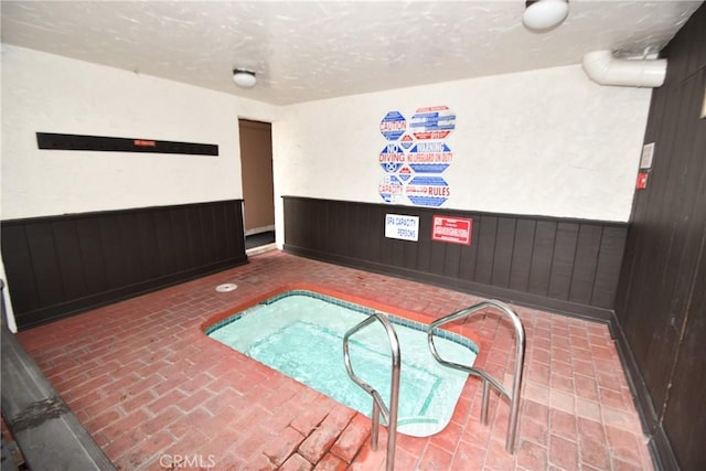 view of swimming pool featuring an indoor in ground hot tub