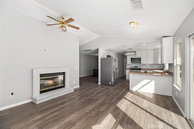40350 Exa Ely Rd, Hemet, CA 92544 - kitchen with stainless steel appliances, open floor plan, lofted ceiling, baseboards, and white cabinetry