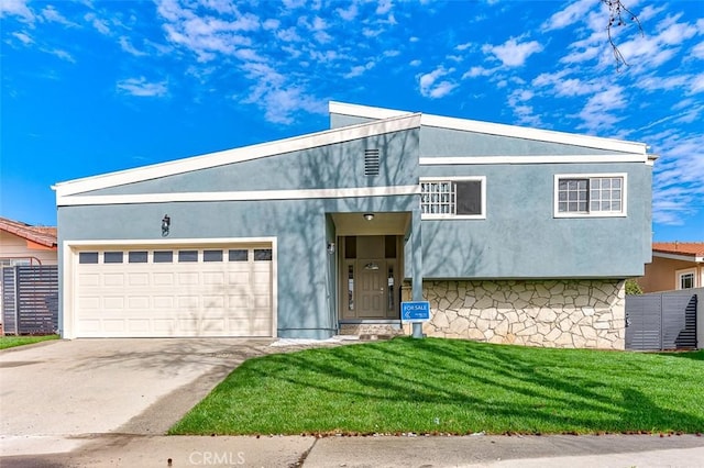 view of front facade with a garage and a front yard