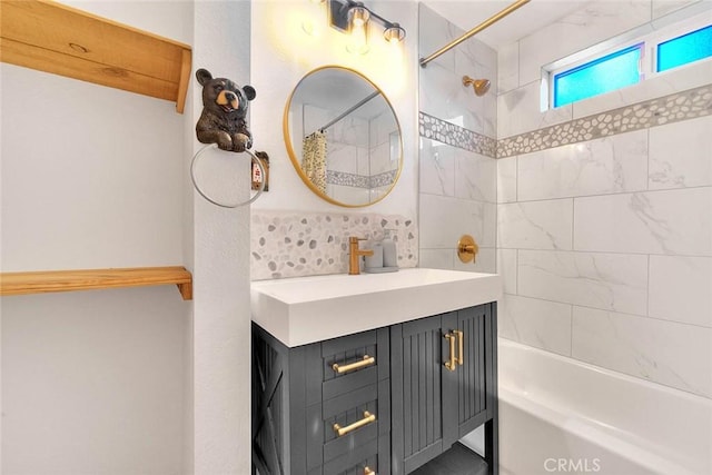 bathroom with vanity and tiled shower / bath