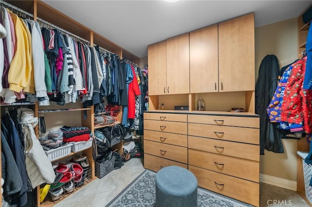 walk in closet featuring light tile patterned flooring