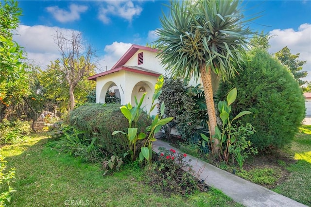 exterior space with a front yard