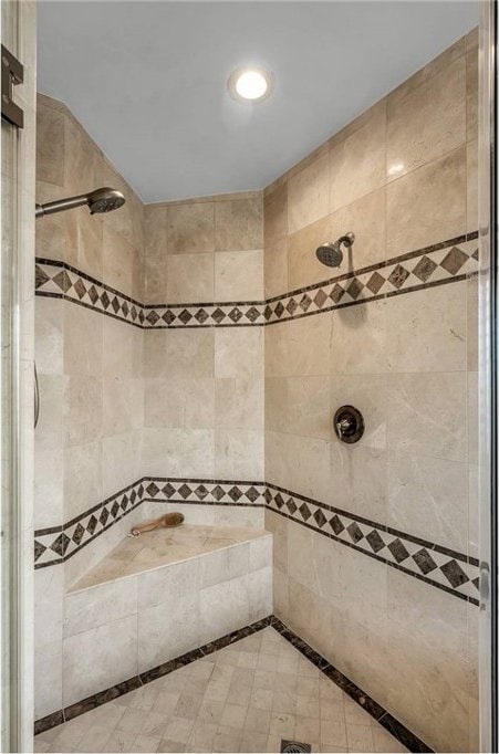 bathroom featuring tiled shower