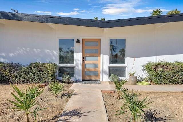 property entrance featuring stucco siding