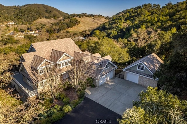 bird's eye view featuring a mountain view and a view of trees