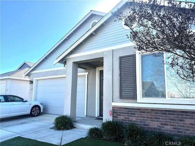 view of front of property featuring a garage