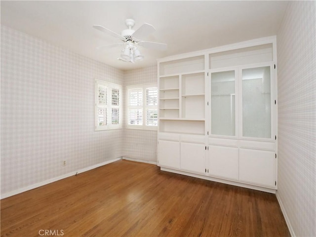 spare room with dark wood-type flooring and ceiling fan