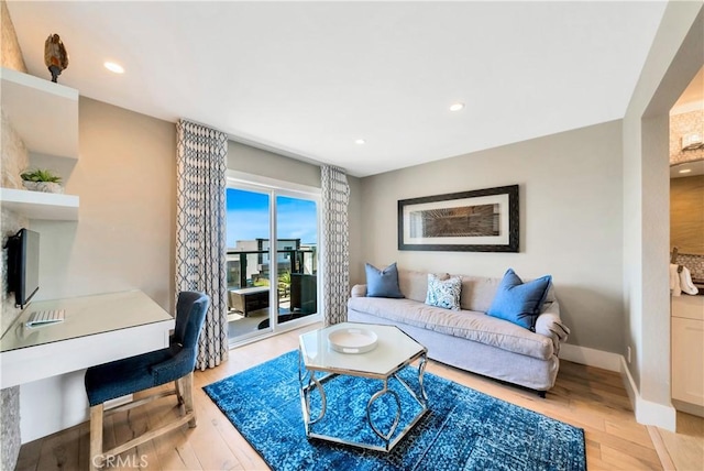 920 Quivera St, Laguna Beach, CA 92651 - living area featuring light wood finished floors and recessed lighting