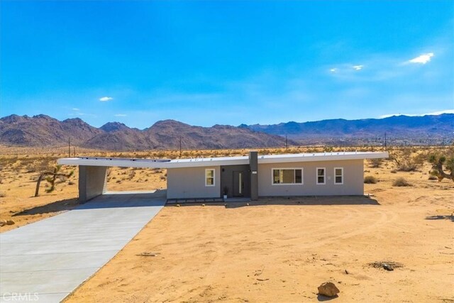 view of front of home with a mountain view