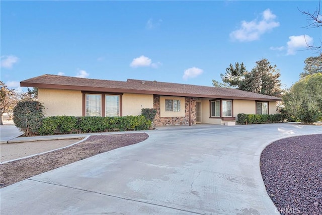 ranch-style house featuring stucco siding