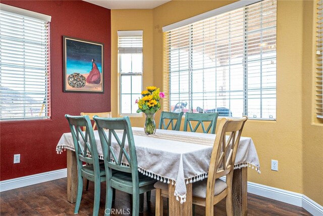 74384 Rocky Rd Unit 29, Palms, CA 92277 - dining space with baseboards, wood finished floors, plenty of natural light, and a textured wall
