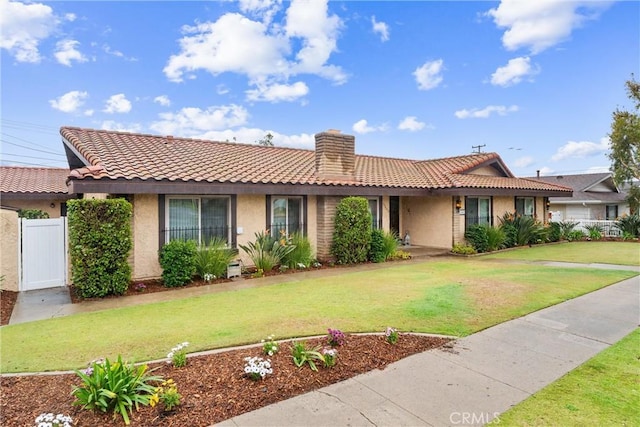 single story home featuring a front yard