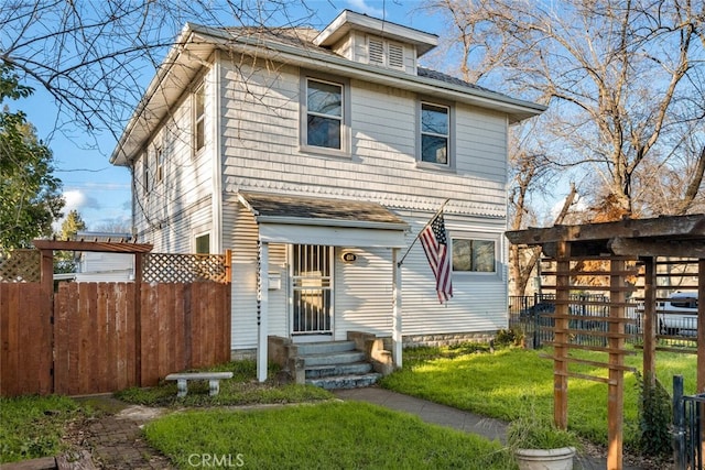 front facade featuring a front yard