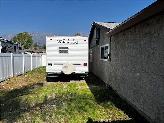 view of yard with a mountain view