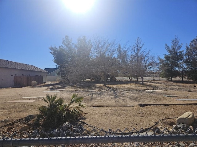 view of yard featuring a rural view