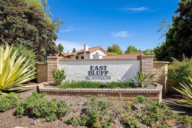 view of community / neighborhood sign