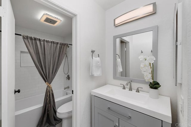 full bathroom featuring shower / tub combo with curtain, vanity, and toilet