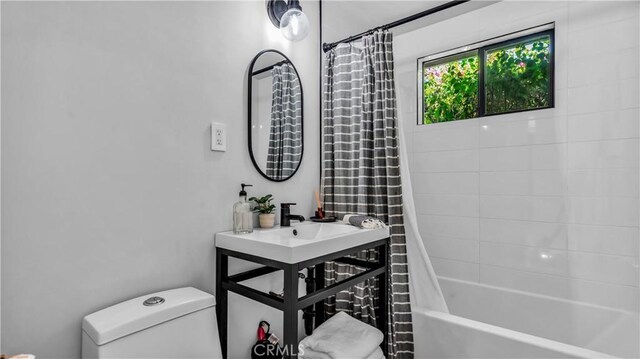 250 W Cortez Rd, Palm Springs, CA 92262 - full bath with toilet and shower / bath combination with curtain