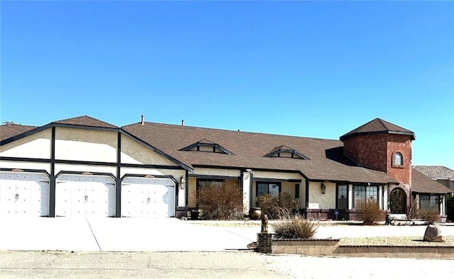 view of front of house with a garage