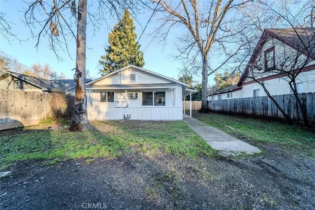 bungalow-style house featuring a front lawn