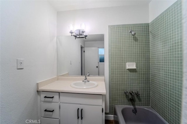 bathroom with vanity and tiled shower / bath