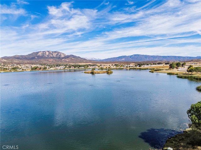 water view featuring a mountain view