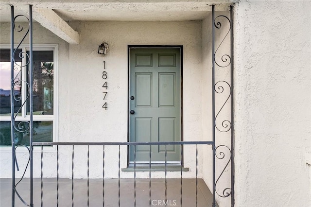 property entrance featuring stucco siding